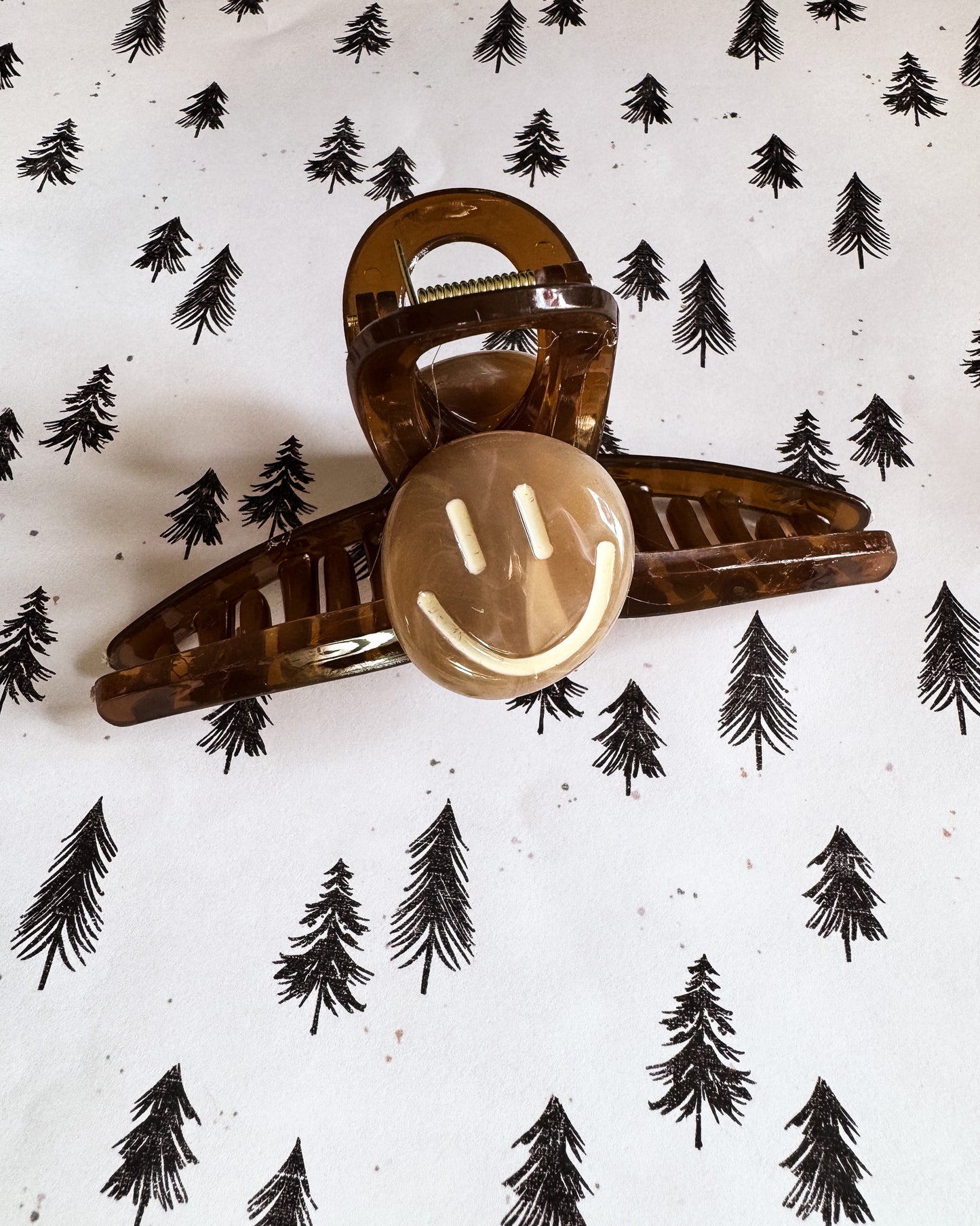 Large Smiley Claw Clip-Brown